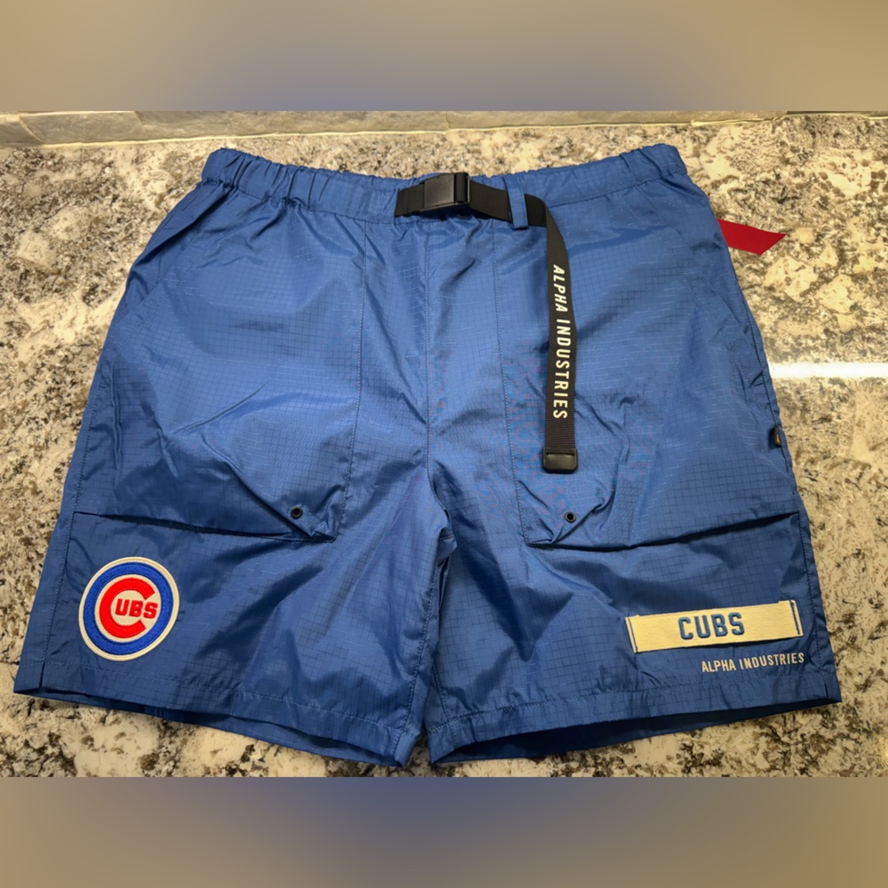 Men’s Chicago Cubs New Era Alpha Industries Shorts Size L
